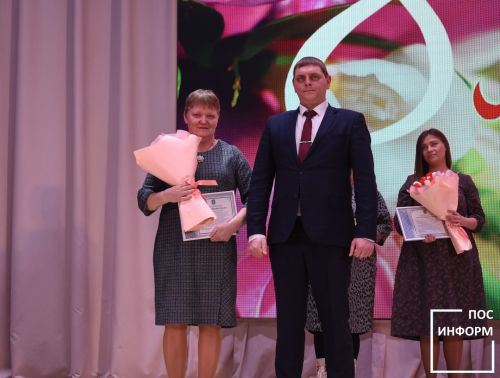 В Камских Полянах поздравили милых женщин с 8 марта