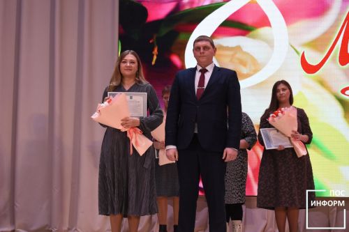 В Камских Полянах поздравили милых женщин с 8 марта