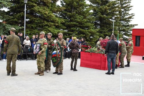 Камские Поляны простились с героем СВО Валерием Трофимовым