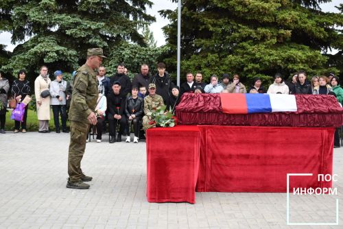 Камские Поляны простились с героем СВО Валерием Трофимовым