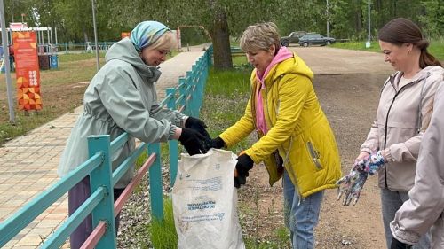 С малых рек начинаются великие дела«: сотрудники д/с «Солнышко» очистили берег Камы