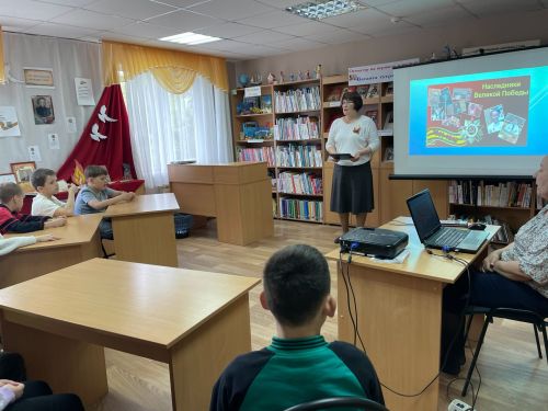 «Наследники Победы»: в библиотеке Камских Полян прошла интеллектуальная  игра