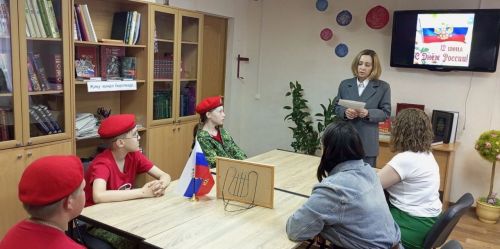 Юные творцы Камских Полян создали открытки ко Дню России