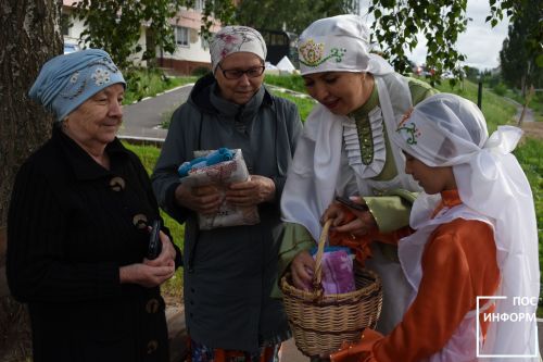 В Камских Полянах прошел традиционный сбор подарков к празднику «Сабантуй»