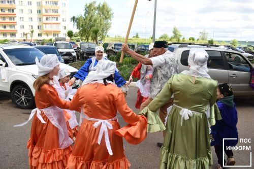 В Камских Полянах прошел традиционный сбор подарков к празднику «Сабантуй»