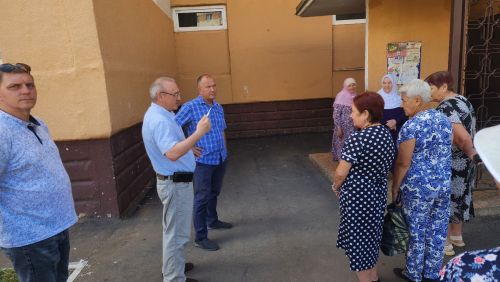Глава Камских Полян провел встречу с жителями микрорайона