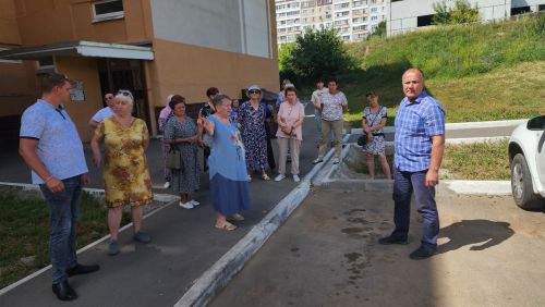 Глава Камских Полян провел встречу с жителями микрорайона