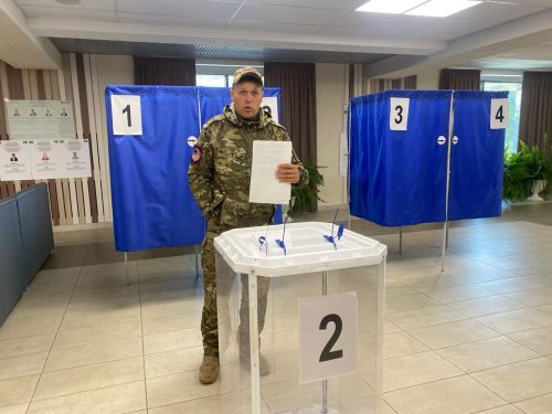 Жители Камских Полян с утра идут на избирательные участки