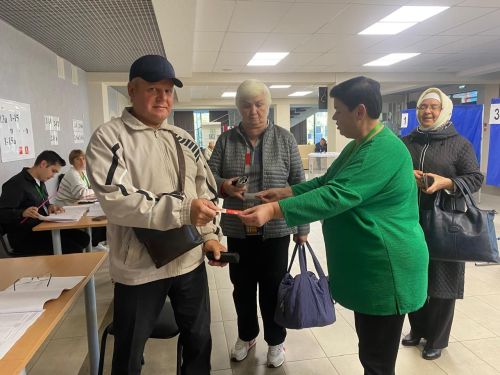 В числе первых избирателей — представители старшего поколения, пенсионеры.