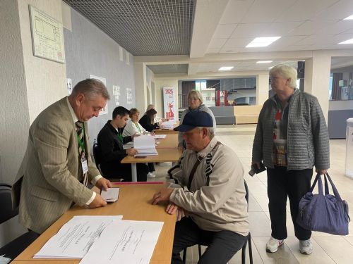 В числе первых избирателей — представители старшего поколения, пенсионеры.