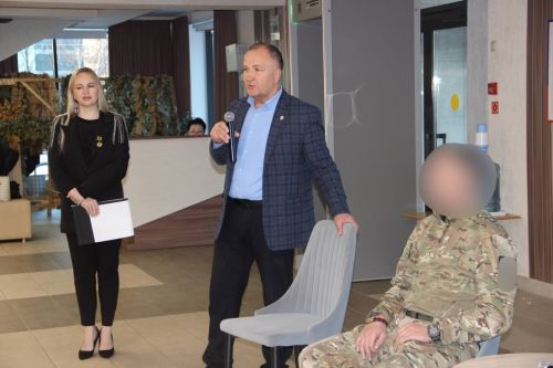 Теплая встреча с героями: в Камских Полянах состоялся разговор с участниками СВО