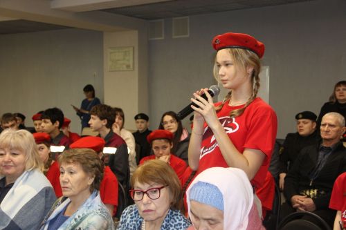 Теплая встреча с героями: в Камских Полянах состоялся разговор с участниками СВО