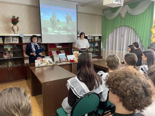 Библиотекари Камских Полян организовали вечер поэтической памяти, приуроченный к годовщине снятия блокады Ленинграда