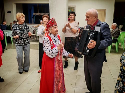 В культурном центре «Чулман-Су» поздравили старшее поколение Камских Полян