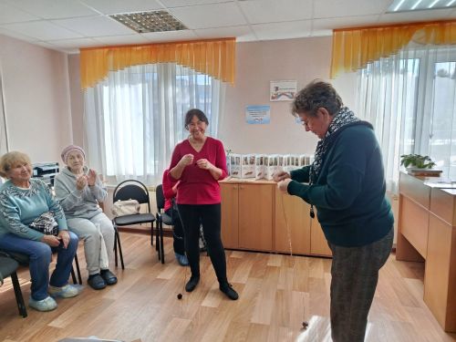 Камско-Полянская библиотека собрала бабушек на час хорошего настроения