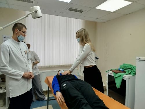 От ЭКГ до УЗИ: школьники узнали о профессии врача на экскурсии в Камско-Полянской больнице