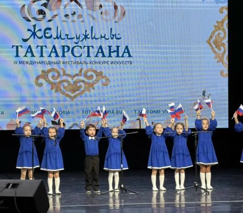 Маленькие звездочки из «Огонька»: ансамбль «Веснушки» стал лауреатом международного конкурса!
