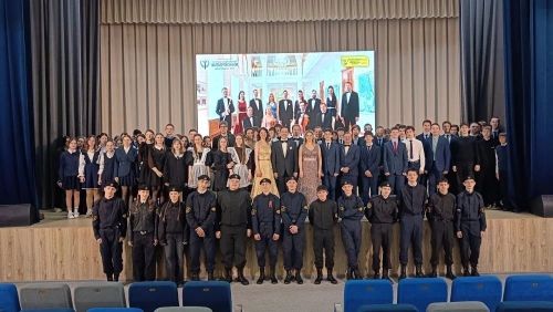 В Камских Полянах артисты филармонии выступили для школьников с программой «Широка страна моя родная»