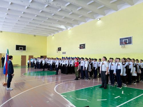 В Камскополянской школе № 1 прошел торжественный «Смотр строя и песни»