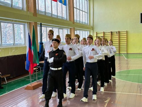 В Камскополянской школе № 1 прошел торжественный «Смотр строя и песни»