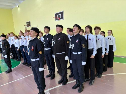 В Камскополянской школе № 1 прошел торжественный «Смотр строя и песни»