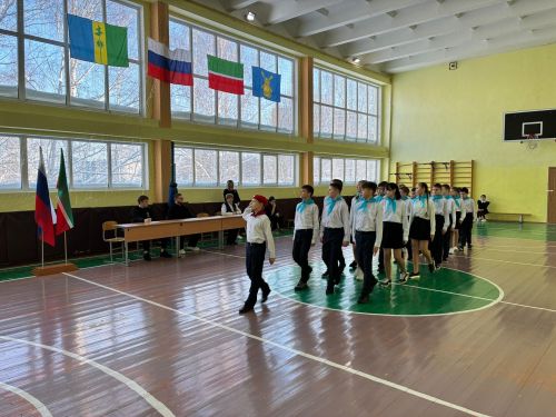 В Камскополянской школе № 1 прошел торжественный «Смотр строя и песни»
