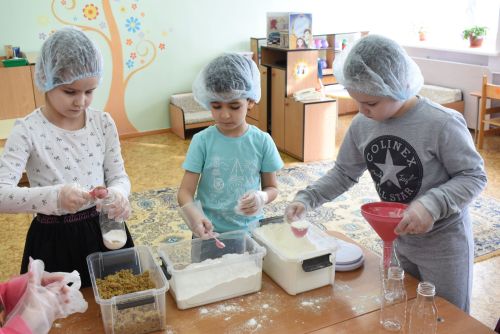 Помощь из детских рук: воспитанники детского сада «Солнышко» шлют поддержку бойцам СВО