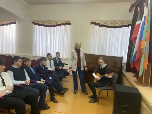 Сохраняя традиции: мастер-класс по русским народным инструментам прошел в Шереметьевской школе