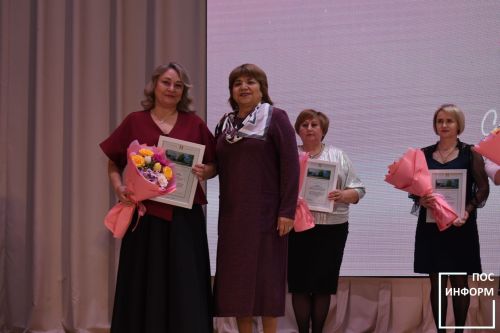 Праздничный концерт собрал весенний букет поздравлений для дам Камских Полян