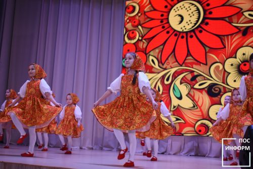 Праздничный концерт собрал весенний букет поздравлений для дам Камских Полян
