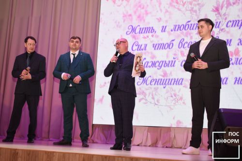 Праздничный концерт собрал весенний букет поздравлений для дам Камских Полян