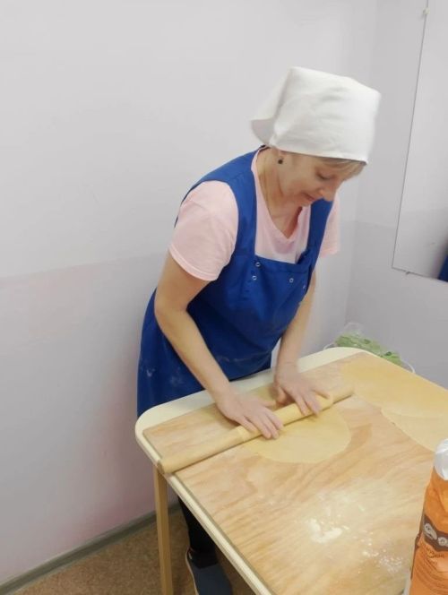 В детском саду «Золотая рыбка» Камских Полян готовят «посылку с душой» для бойцов СВО