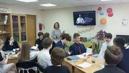 В библиотеке Камских Полян старшеклассникам рассказали о «Десяти сталинских ударах»