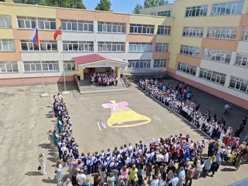 В Камскополянской школе № 1 прозвенел последний звонок для учеников 1–8 и 10-х классов