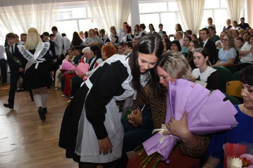 В школе №1 Камских Полян прошел последний звонок для девятиклассников