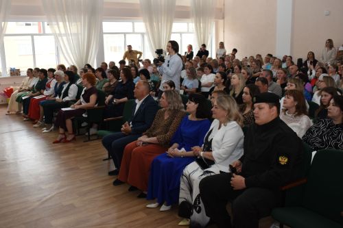 В школе №1 Камских Полян прошел последний звонок для девятиклассников