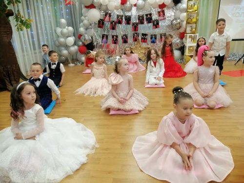 В детском саду «Огонек» Камских Полян прошел звездный выпускной