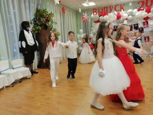 В детском саду «Огонек» Камских Полян прошел звездный выпускной