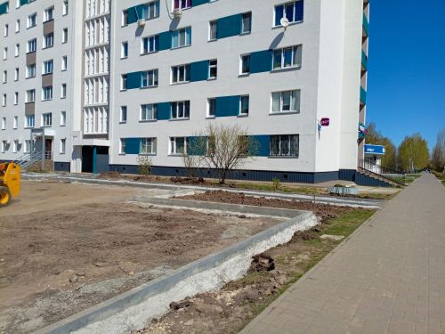 В Камских Полянах продолжают благоустройство территории, включая дворы и дороги