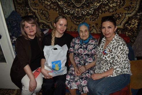 Труженикам тыла Камских Полян вручили подарки от депутата Госдумы Олега Морозова