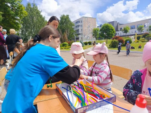 В День защиты детей в Камских Полянах прошёл праздник с играми, классиками и мастер-классами