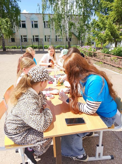 В День защиты детей в Камских Полянах прошёл праздник с играми, классиками и мастер-классами
