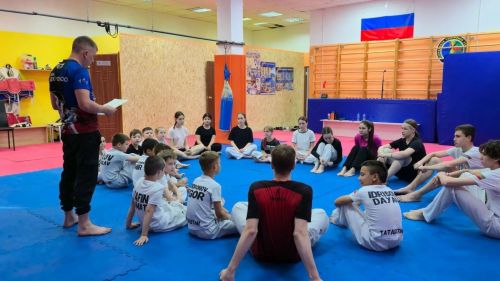 В спортшколе № 5 Камских Полян прошла важная профилактическая встреча