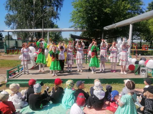 В детском саду «Огонек» Камских Полян отпраздновали Сабантуй с играми и подарками