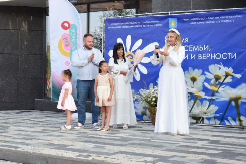 В Камских Полянах с размахом отметили День семьи, любви и верности