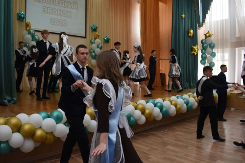 В стенах школы № 1 прозвучал пронзительный последний звонок для учеников 9-х классов