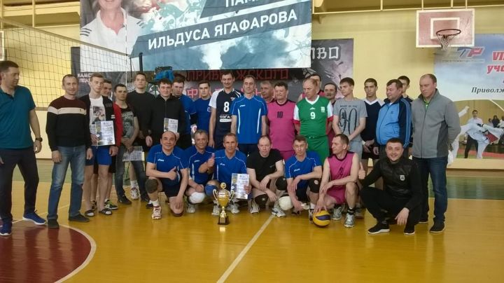 В Камских Полянах состоялся турнир по волейболу памяти Ильдуса Ягафарова