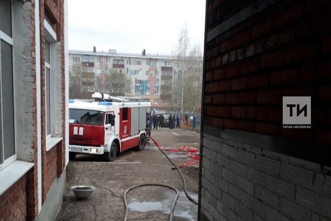 В Татарстане неизвестный поджег детсад и напал с ножом на охранницу
