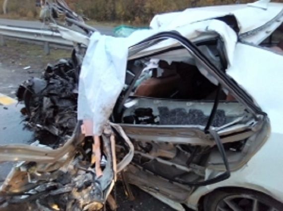 Водитель легковушки погиб при лобовом столкновении с грузовиком в Татарстане