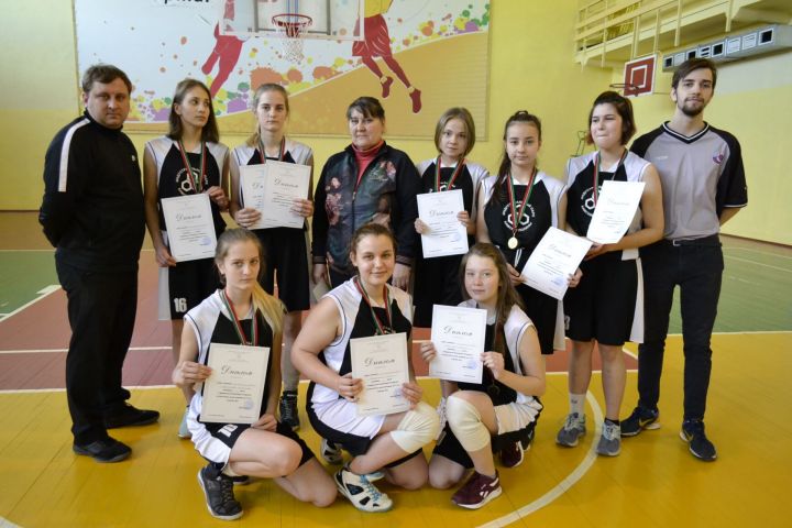 В Камских Полянах состоялось Первенство РТ по баскетболу среди юниорок